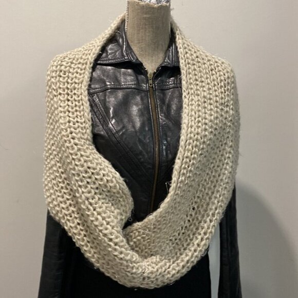 Grey Infinity Scarf Metallic Weaved Textured 48x9 - Picture 4 of 7